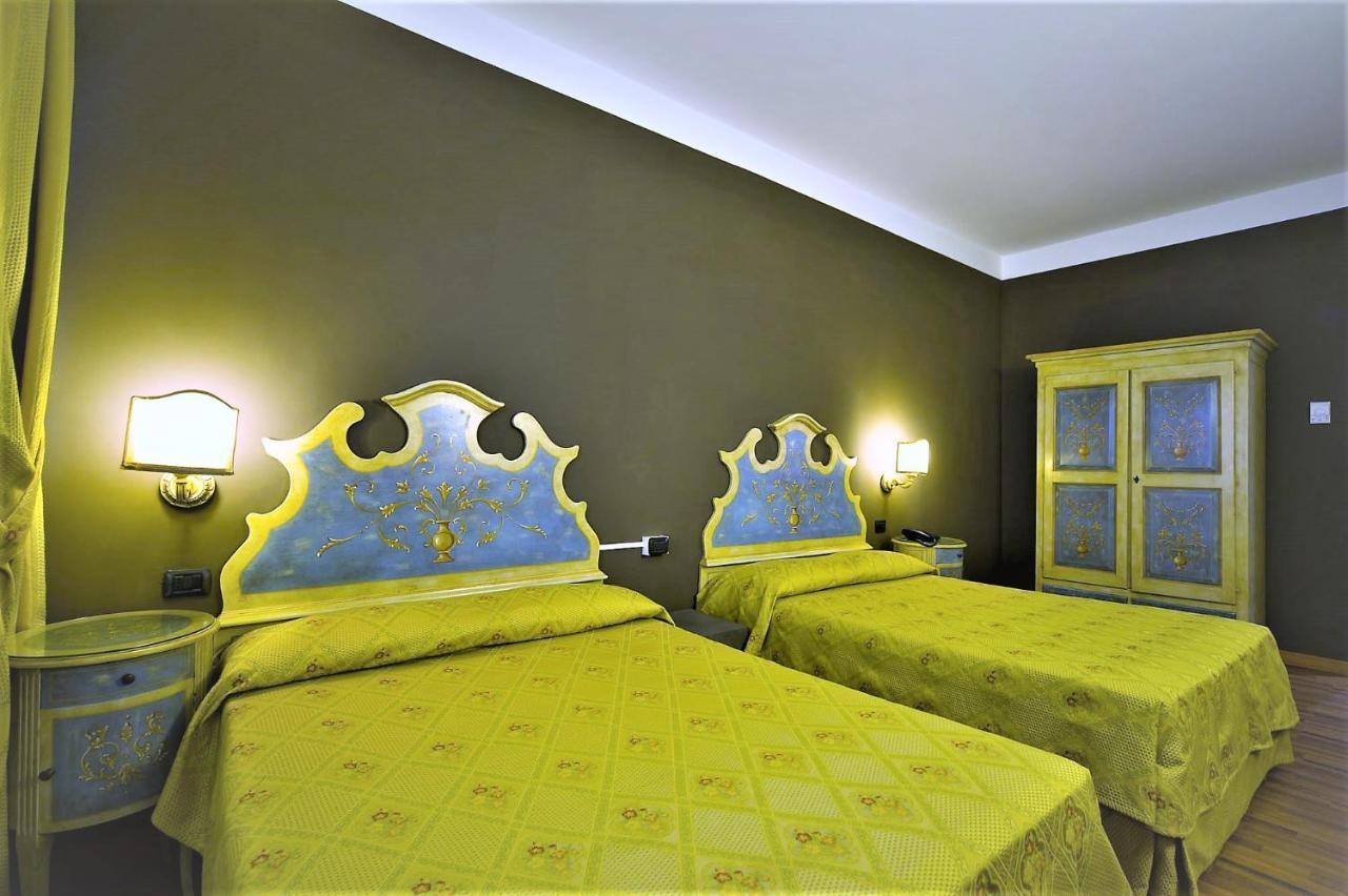 Aaron Hotel