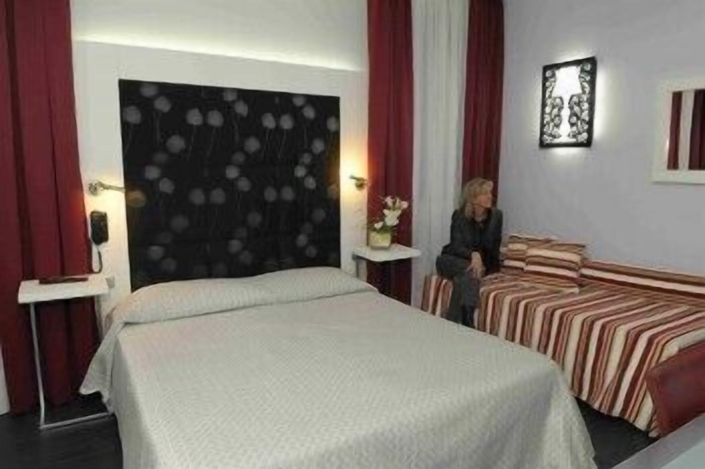 Hotel Aaron Mestre