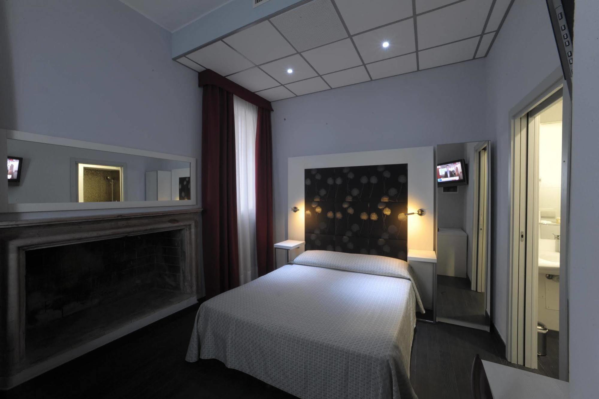 Hotel Aaron 3*