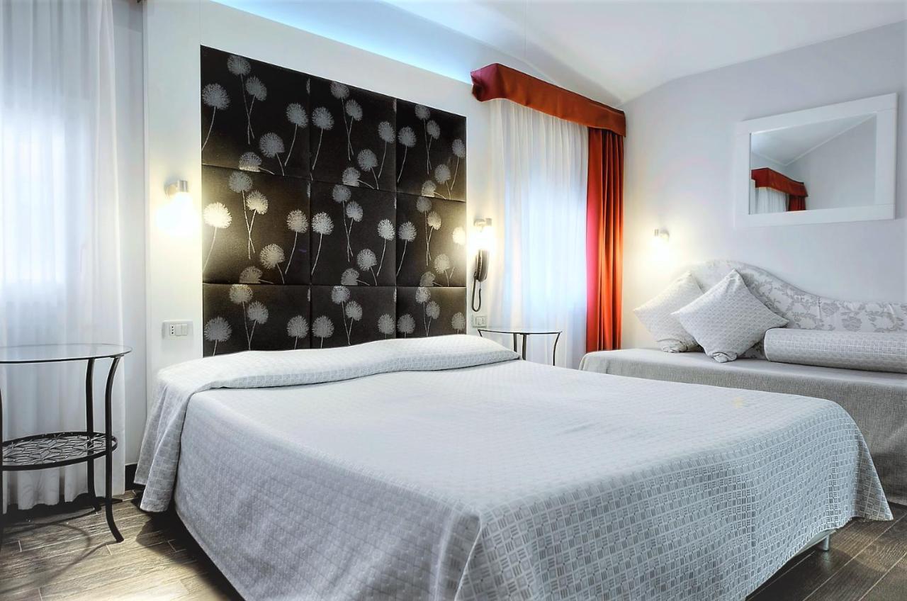 Aaron Hotel 3*