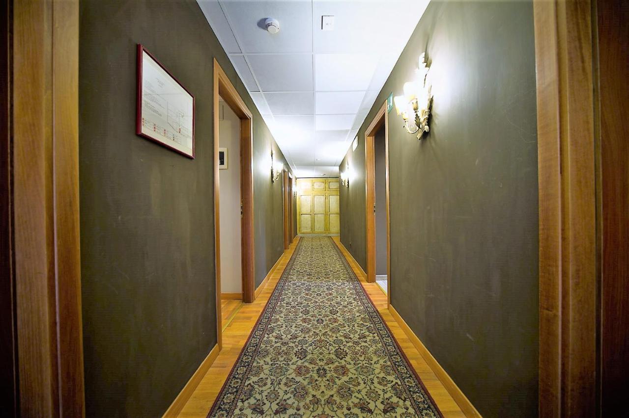 Aaron Hotel