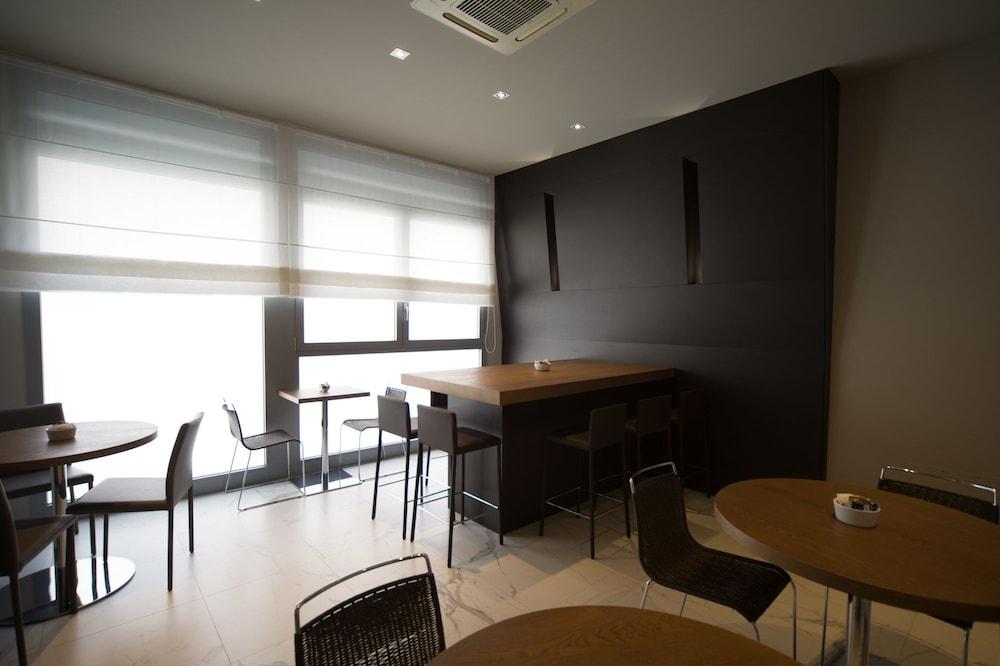 Aaron Hotel 3*