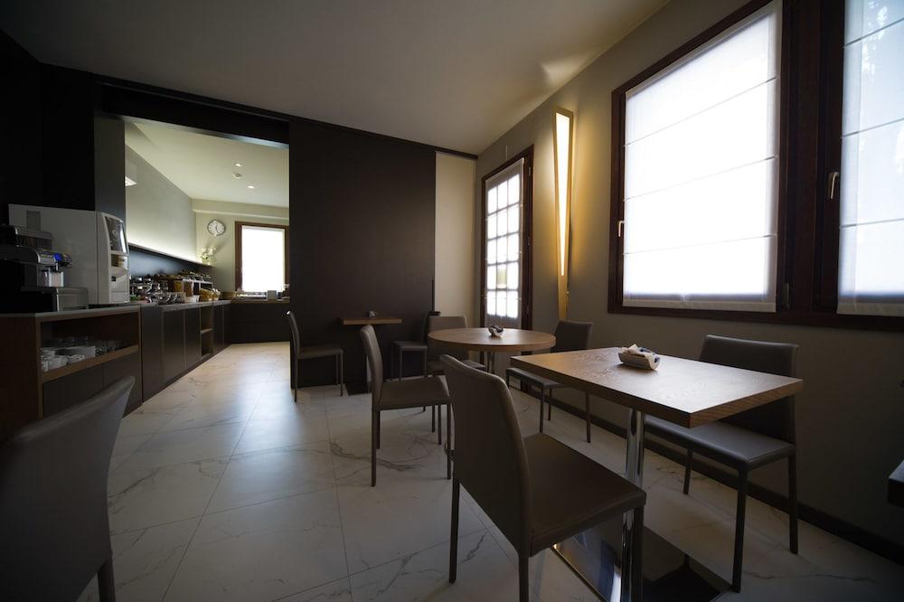Aaron Hotel 3*